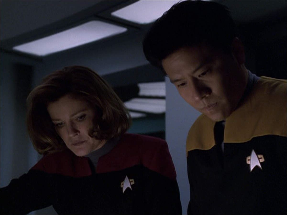 extant_StarTrek_VOY_6x07-DragonsTeeth_03409.jpg