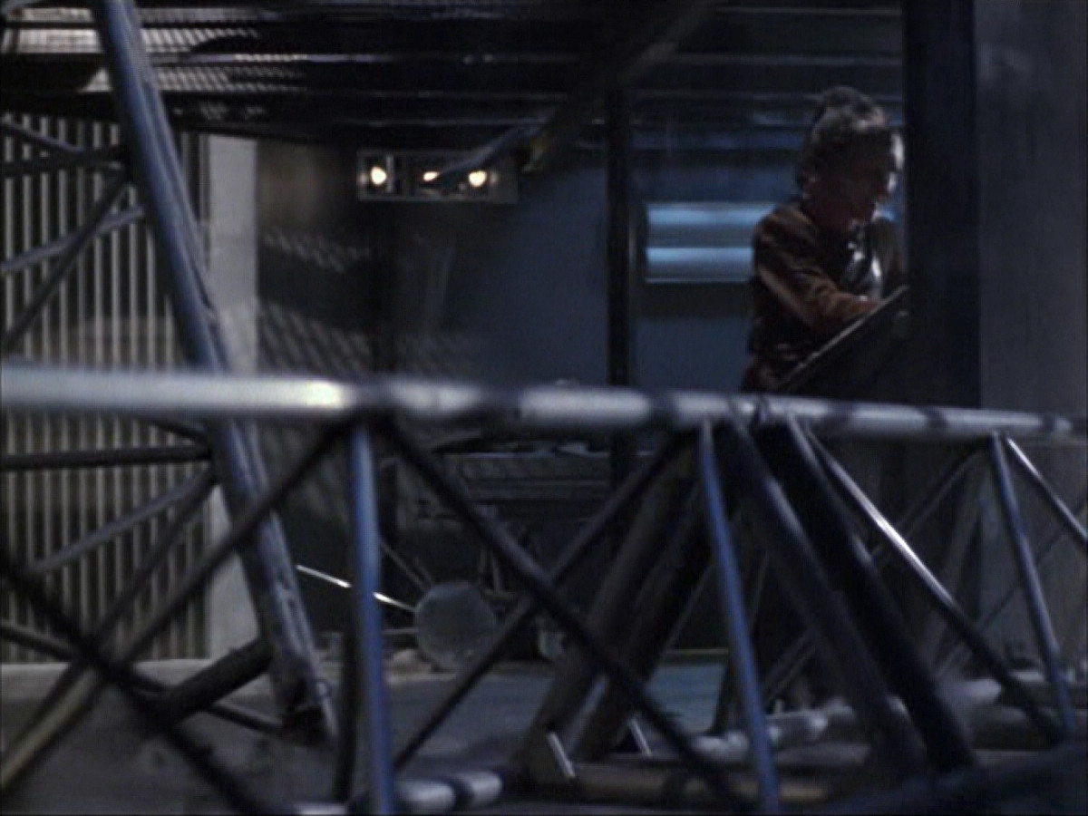 extant_StarTrek_VOY_6x07-DragonsTeeth_03414.jpg