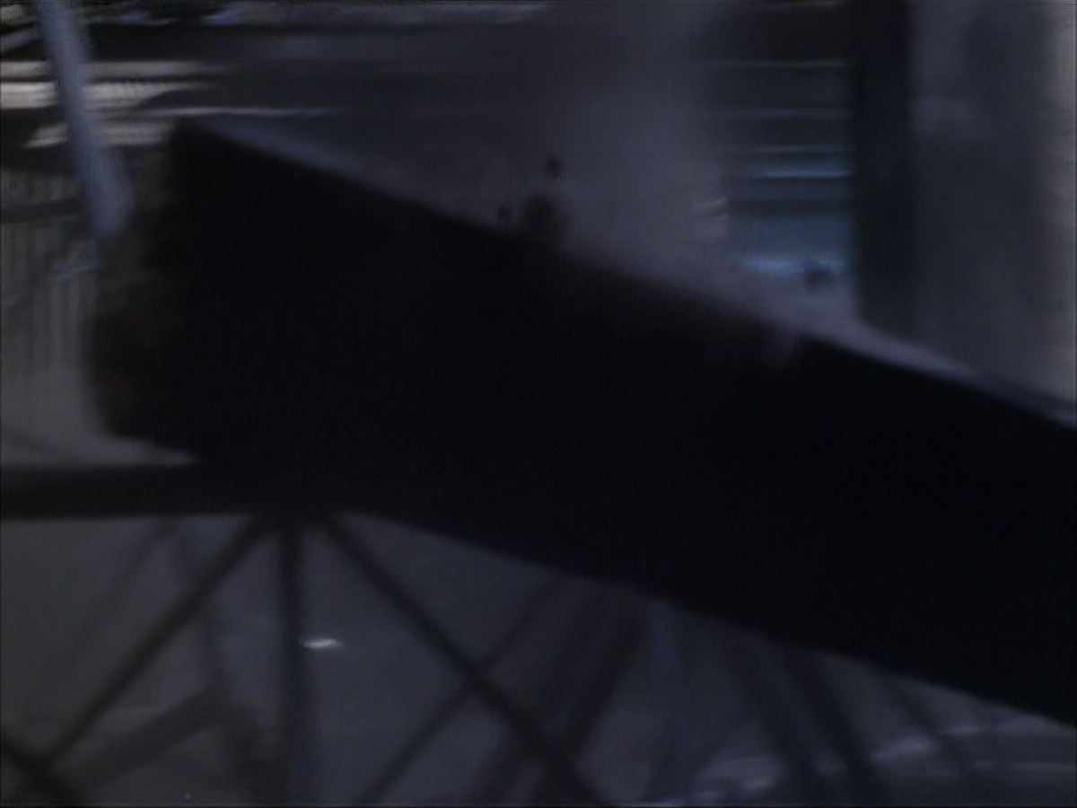extant_StarTrek_VOY_6x07-DragonsTeeth_03416.jpg