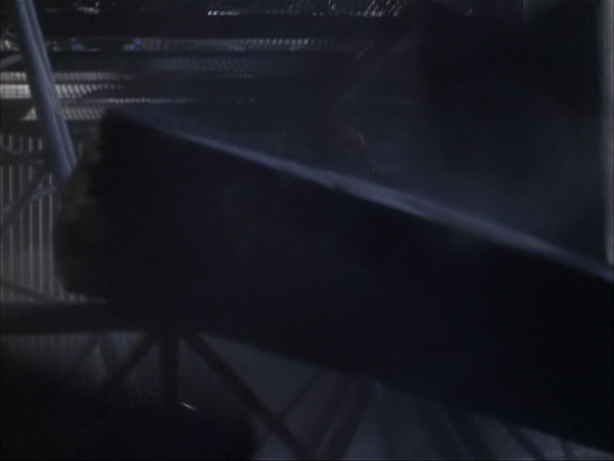 extant_StarTrek_VOY_6x07-DragonsTeeth_03417.jpg