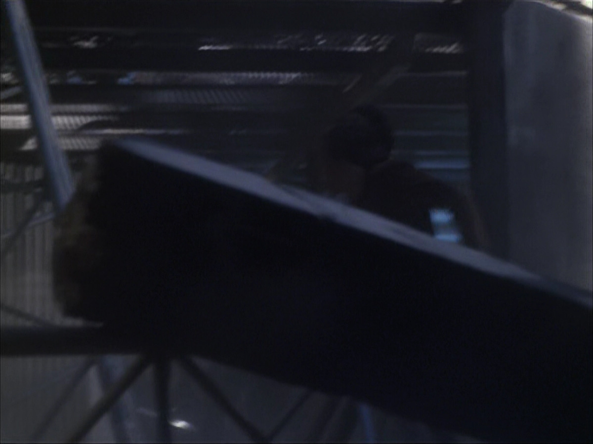 extant_StarTrek_VOY_6x07-DragonsTeeth_03419.jpg