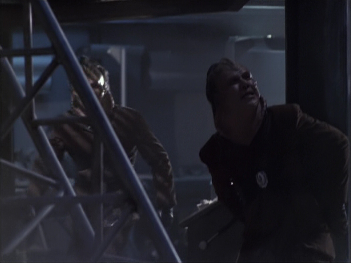 extant_StarTrek_VOY_6x07-DragonsTeeth_03420.jpg