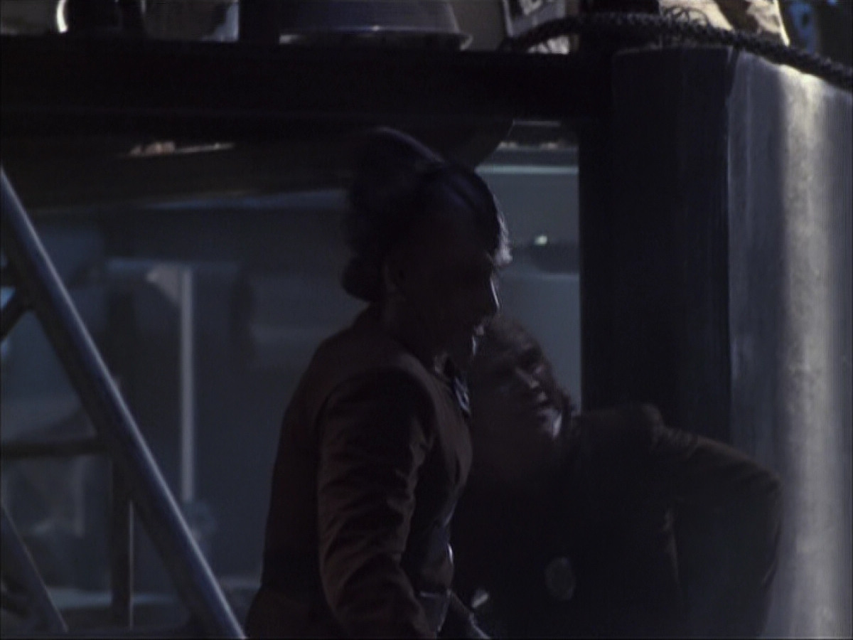extant_StarTrek_VOY_6x07-DragonsTeeth_03423.jpg