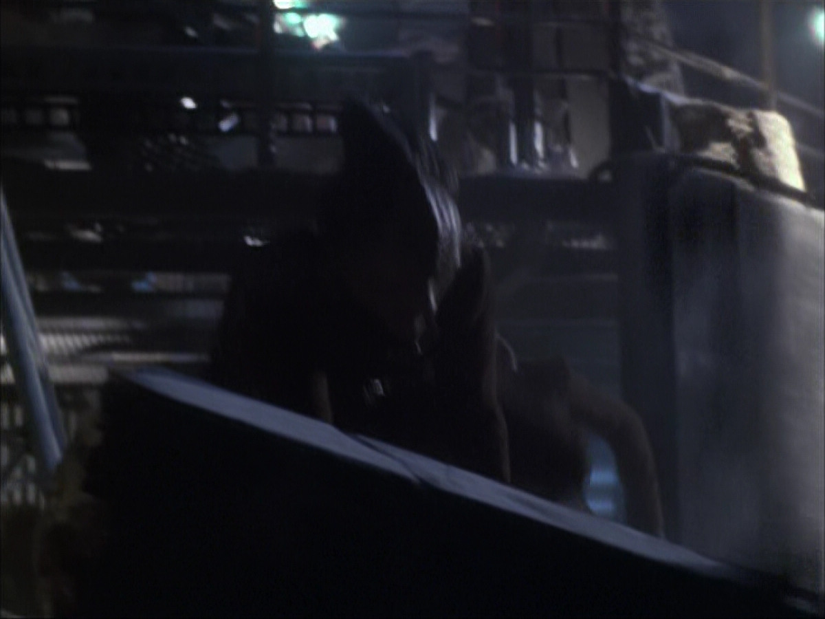 extant_StarTrek_VOY_6x07-DragonsTeeth_03425.jpg