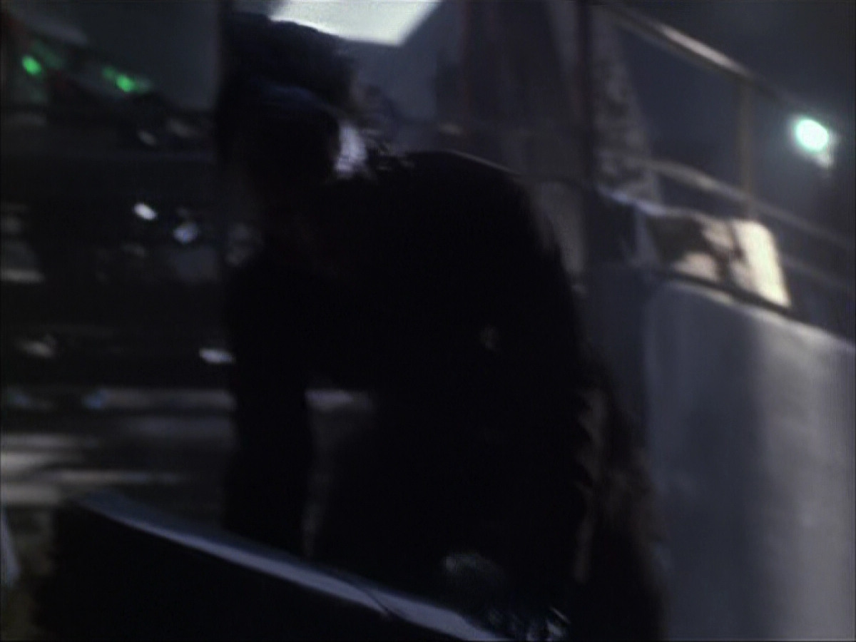 extant_StarTrek_VOY_6x07-DragonsTeeth_03426.jpg