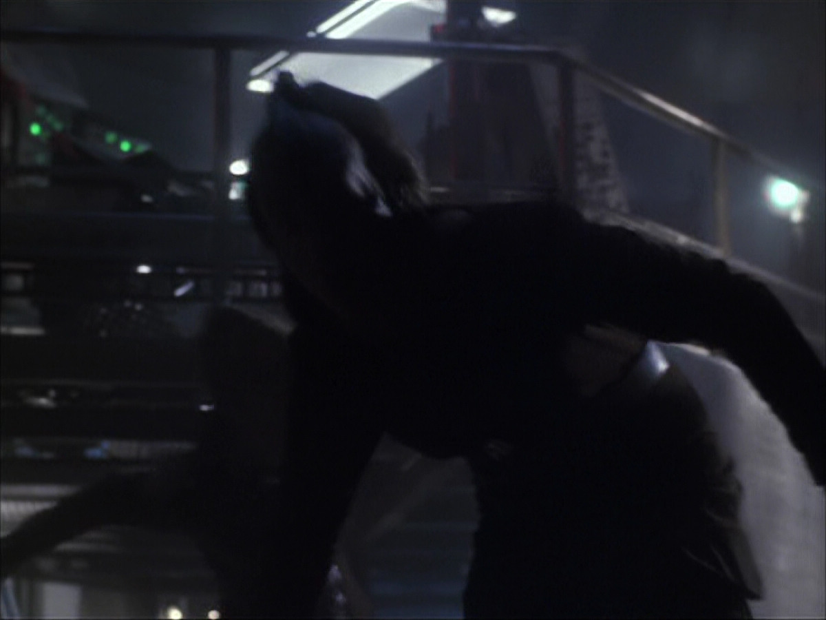 extant_StarTrek_VOY_6x07-DragonsTeeth_03433.jpg
