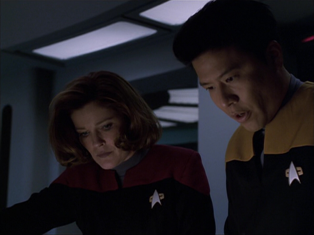 extant_StarTrek_VOY_6x07-DragonsTeeth_03448.jpg