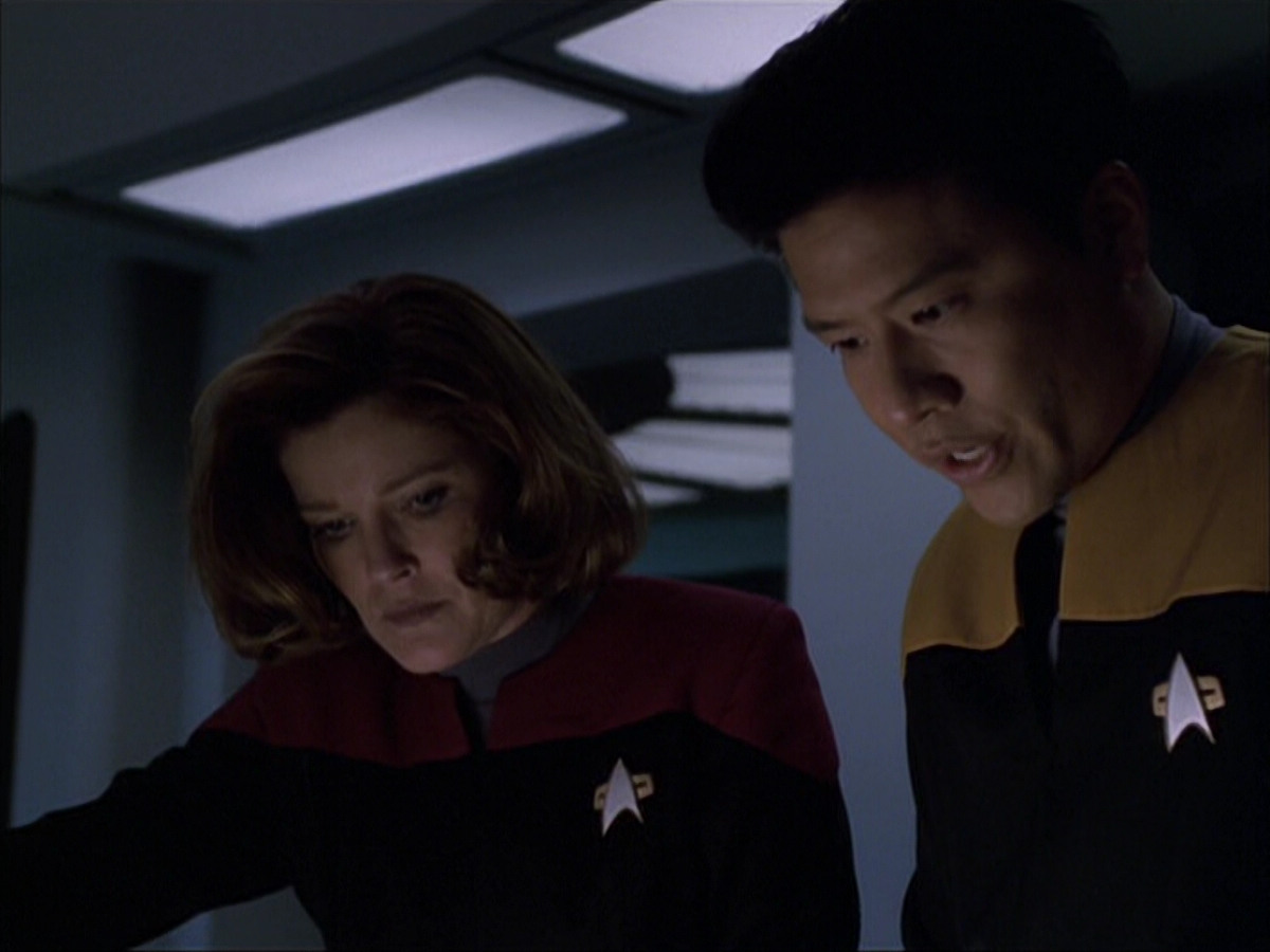 extant_StarTrek_VOY_6x07-DragonsTeeth_03449.jpg