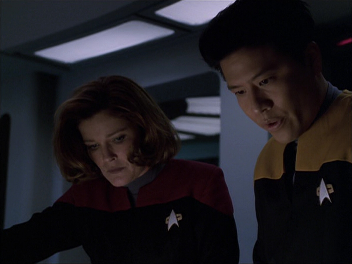 extant_StarTrek_VOY_6x07-DragonsTeeth_03450.jpg