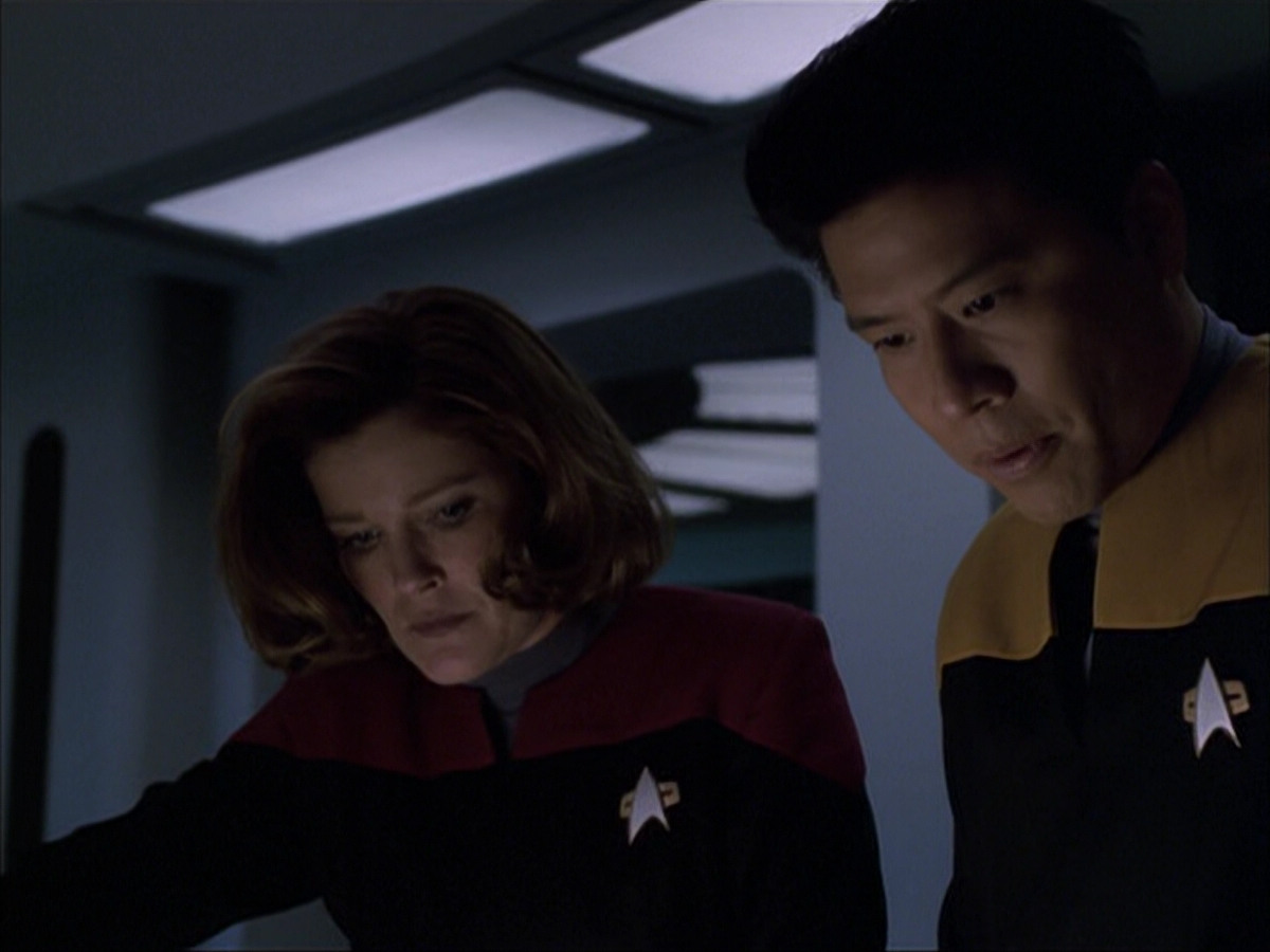 extant_StarTrek_VOY_6x07-DragonsTeeth_03451.jpg