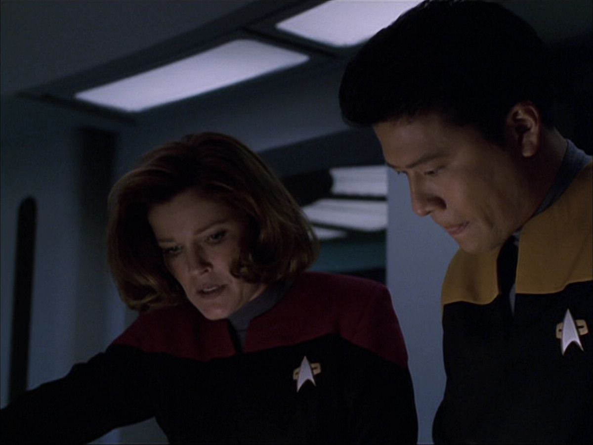 extant_StarTrek_VOY_6x07-DragonsTeeth_03452.jpg