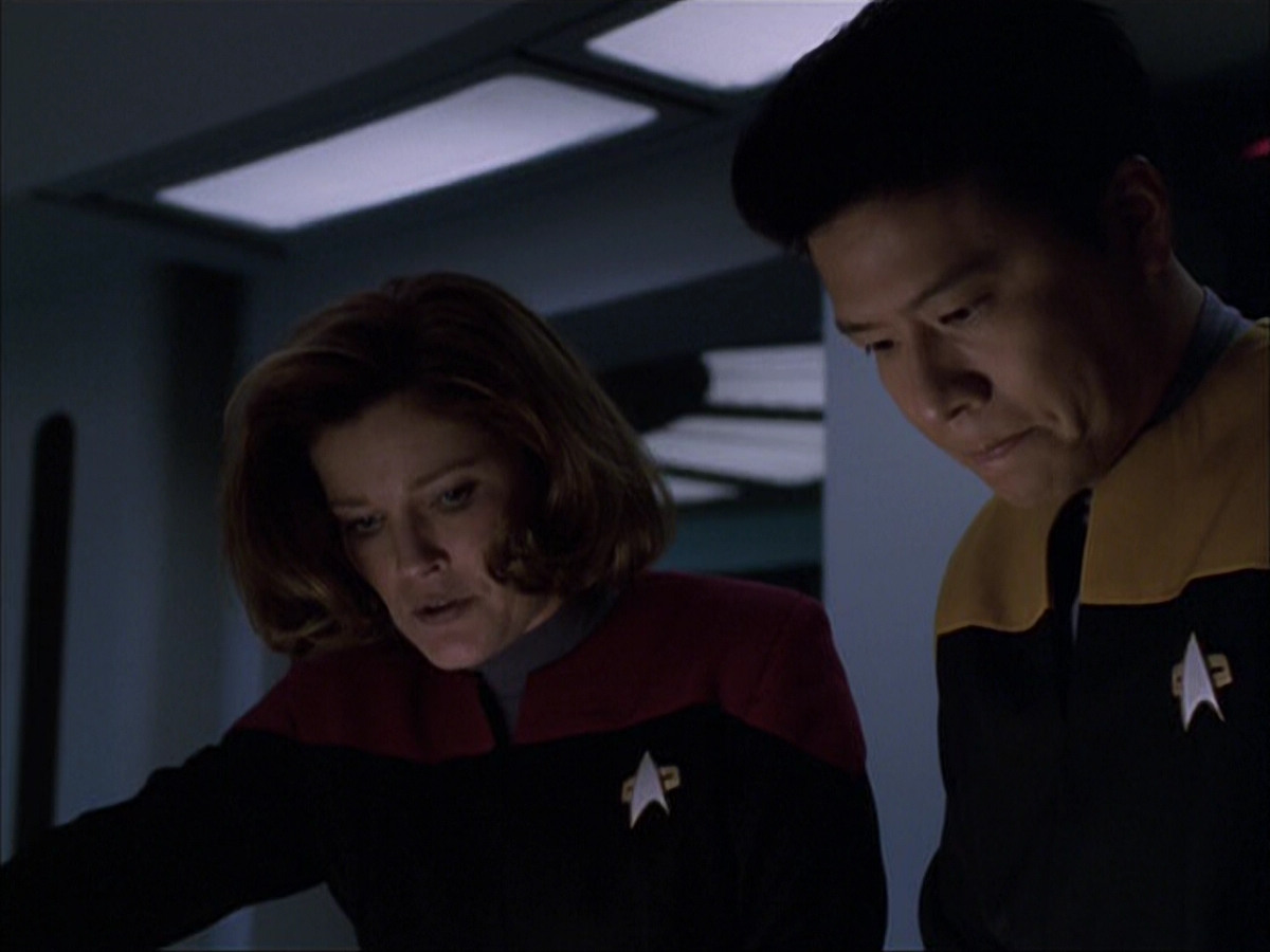 extant_StarTrek_VOY_6x07-DragonsTeeth_03453.jpg