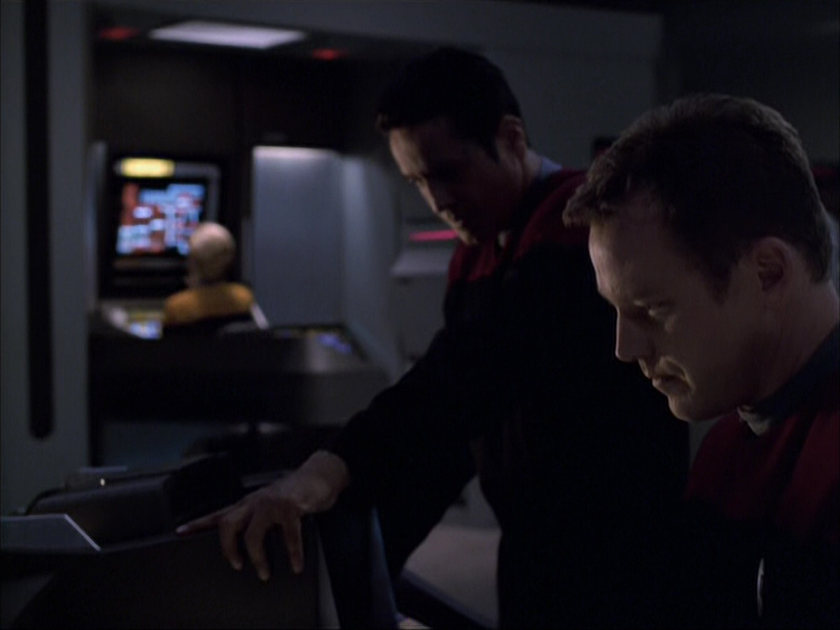 extant_StarTrek_VOY_6x07-DragonsTeeth_03454.jpg
