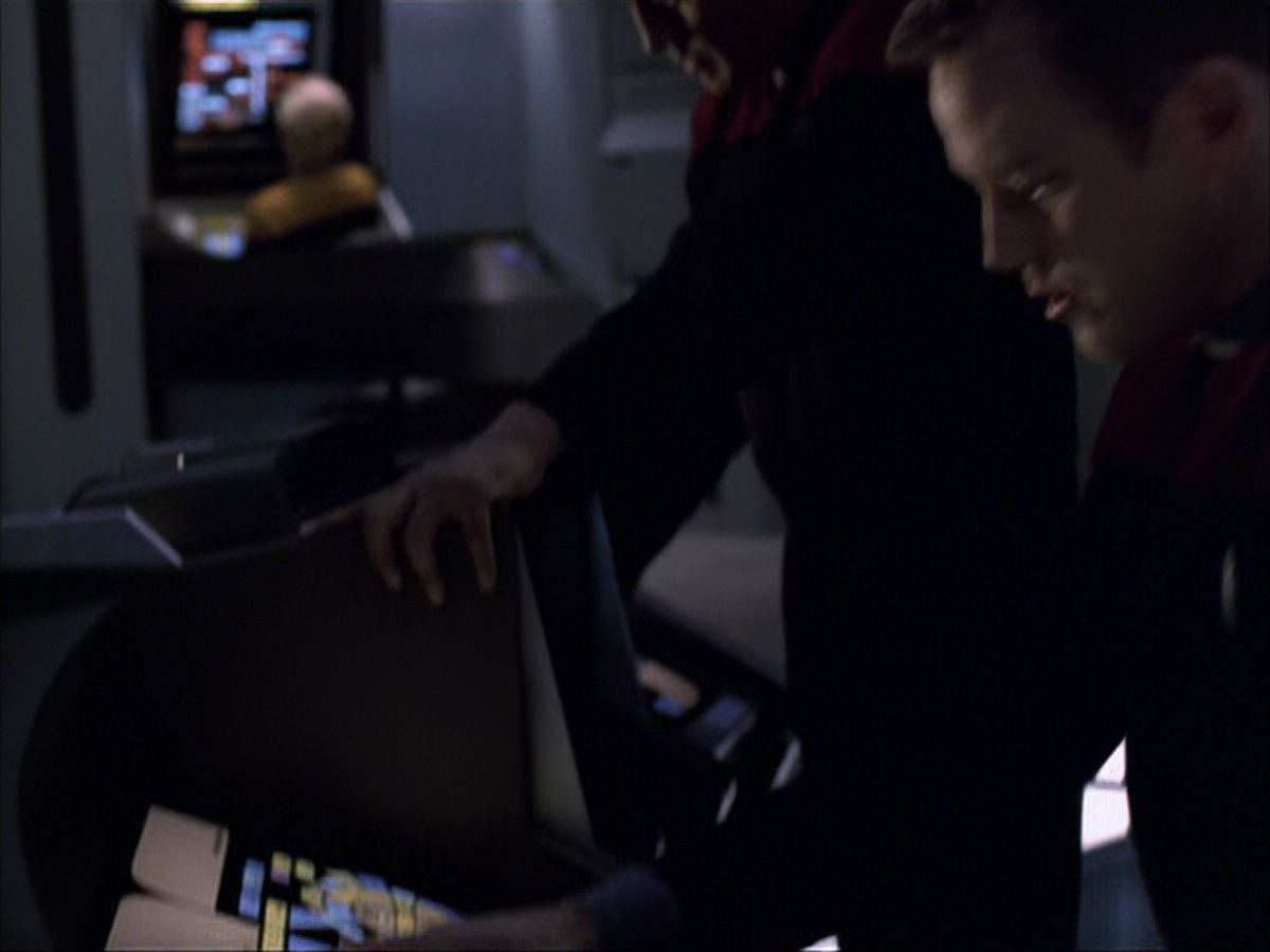 extant_StarTrek_VOY_6x07-DragonsTeeth_03455.jpg