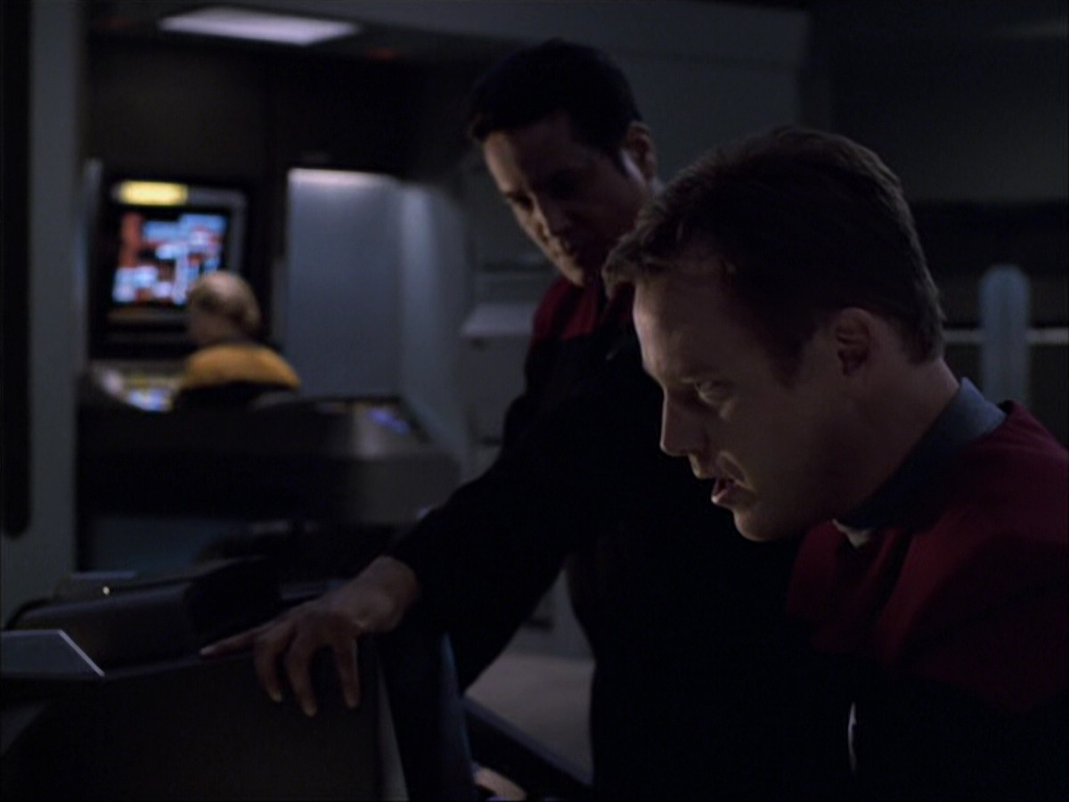 extant_StarTrek_VOY_6x07-DragonsTeeth_03461.jpg