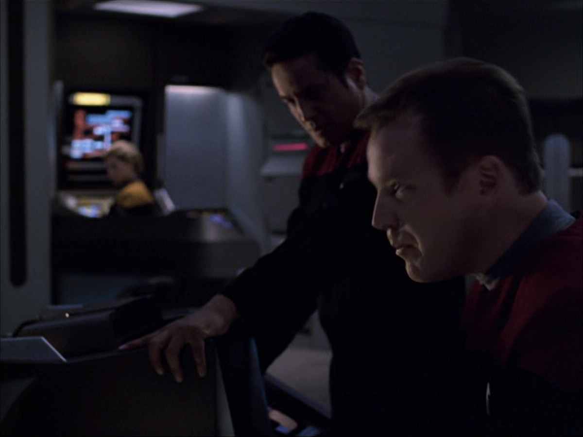extant_StarTrek_VOY_6x07-DragonsTeeth_03462.jpg