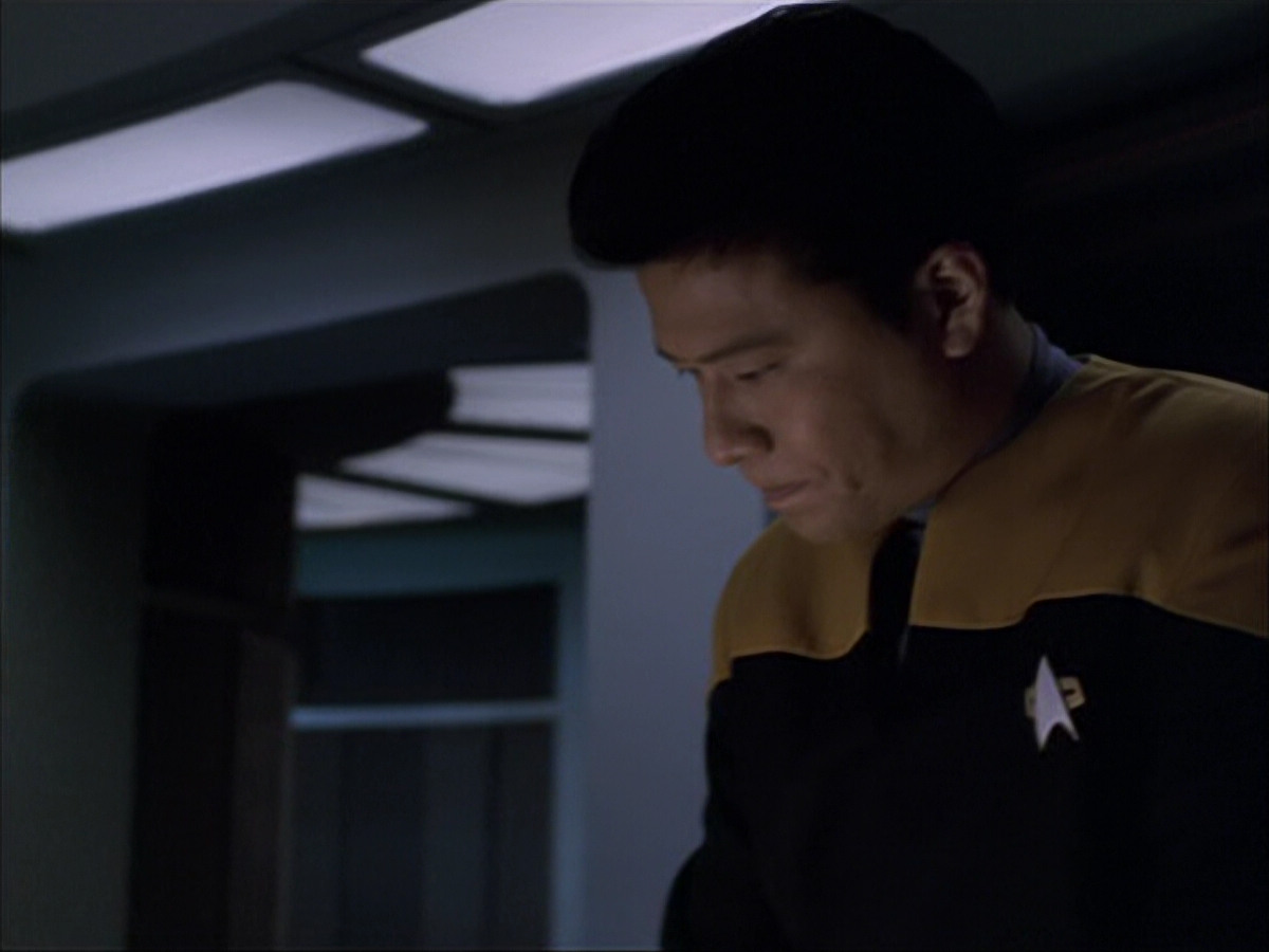 extant_StarTrek_VOY_6x07-DragonsTeeth_03466.jpg