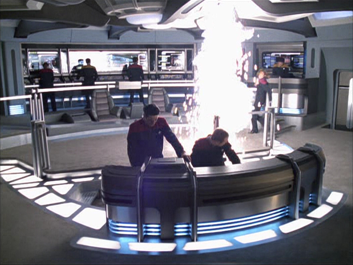 extant_StarTrek_VOY_6x07-DragonsTeeth_03474.jpg