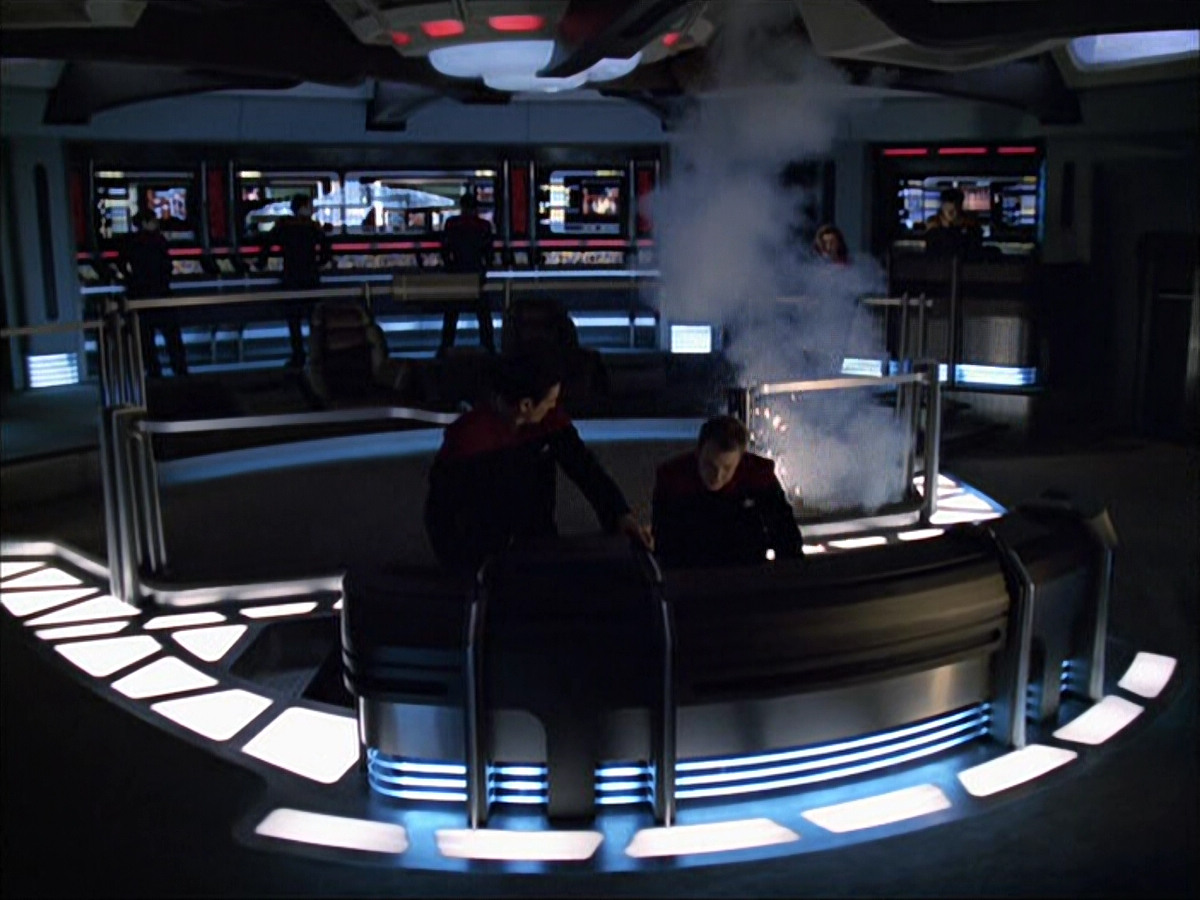 extant_StarTrek_VOY_6x07-DragonsTeeth_03475.jpg