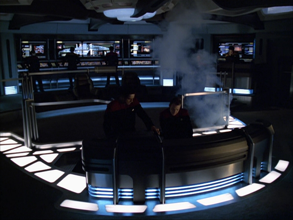 extant_StarTrek_VOY_6x07-DragonsTeeth_03476.jpg