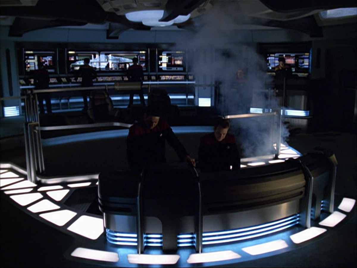 extant_StarTrek_VOY_6x07-DragonsTeeth_03477.jpg