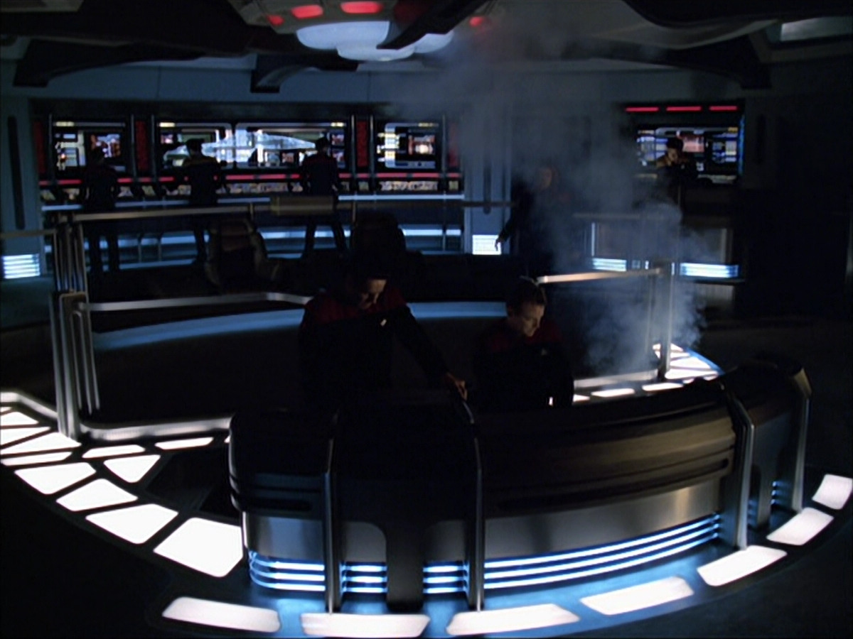 extant_StarTrek_VOY_6x07-DragonsTeeth_03478.jpg