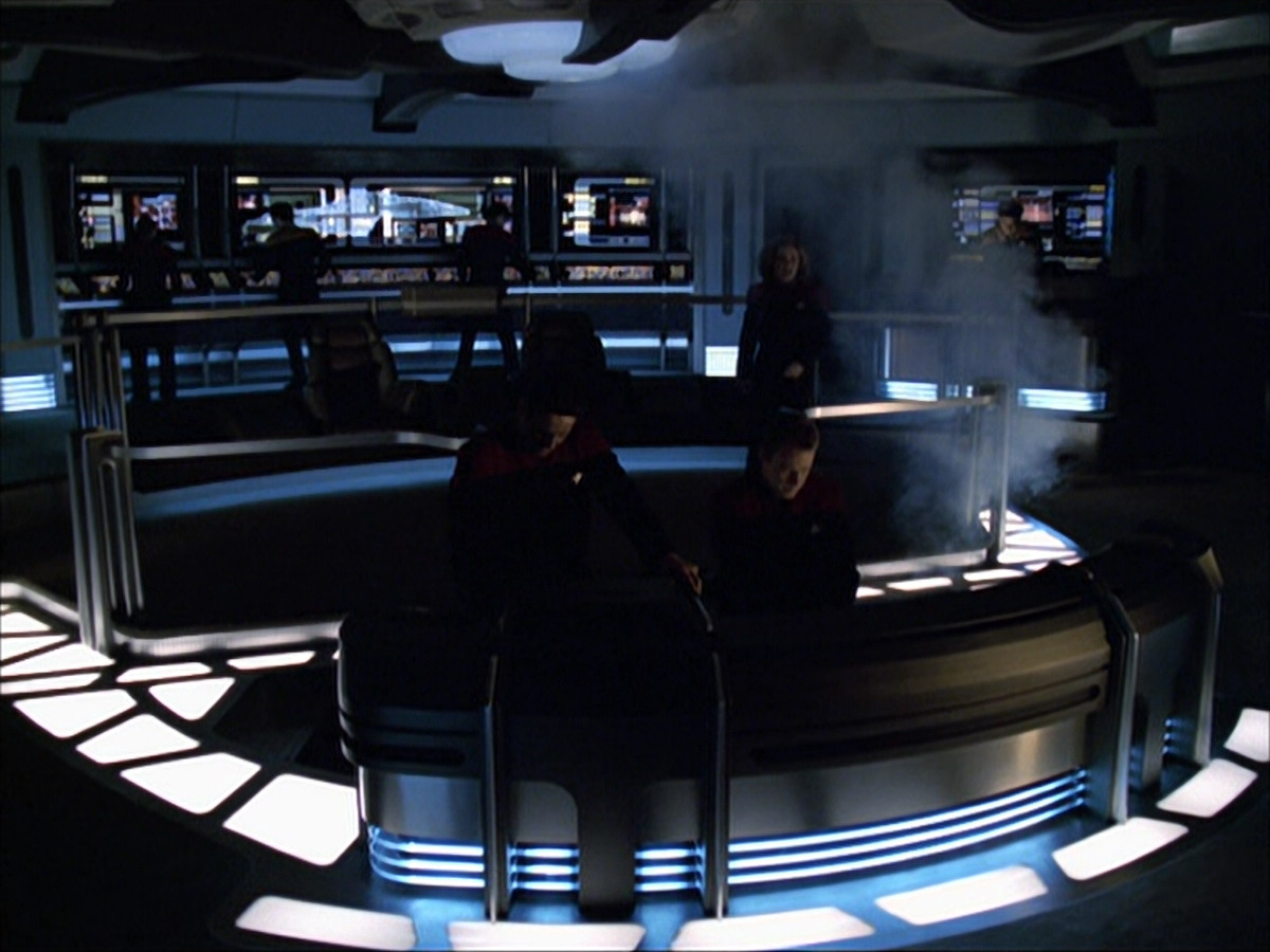 extant_StarTrek_VOY_6x07-DragonsTeeth_03479.jpg