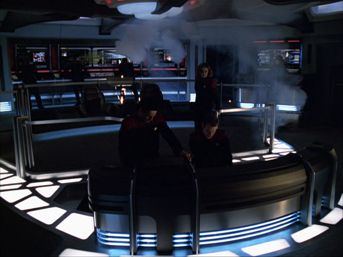 extant_StarTrek_VOY_6x07-DragonsTeeth_03481.jpg