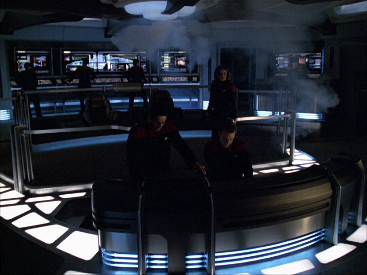 extant_StarTrek_VOY_6x07-DragonsTeeth_03482.jpg