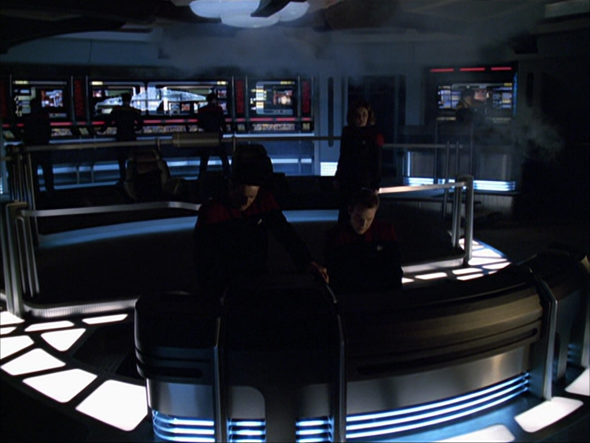 extant_StarTrek_VOY_6x07-DragonsTeeth_03484.jpg