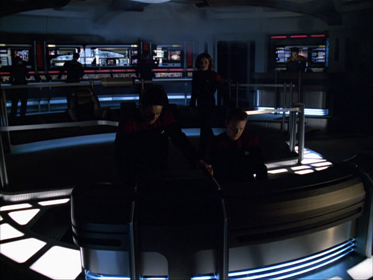 extant_StarTrek_VOY_6x07-DragonsTeeth_03489.jpg