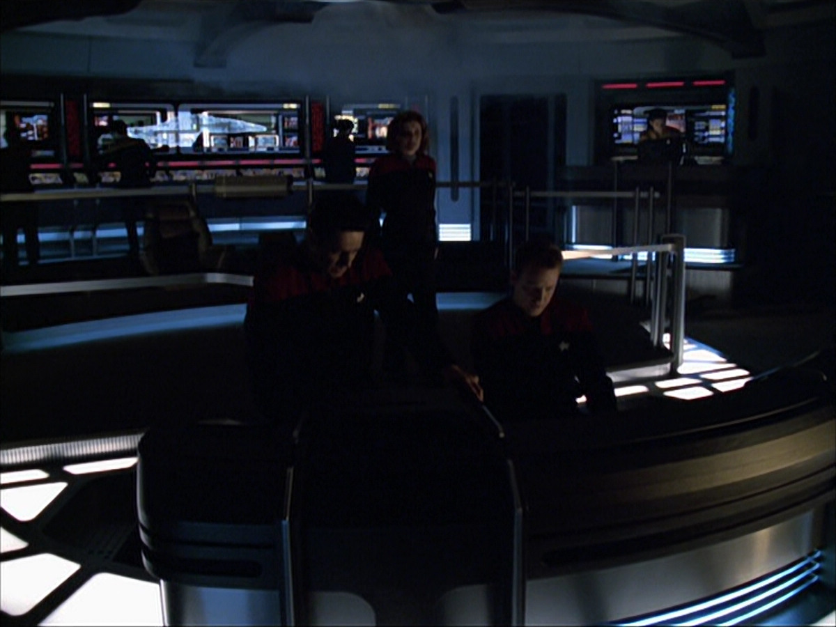 extant_StarTrek_VOY_6x07-DragonsTeeth_03491.jpg