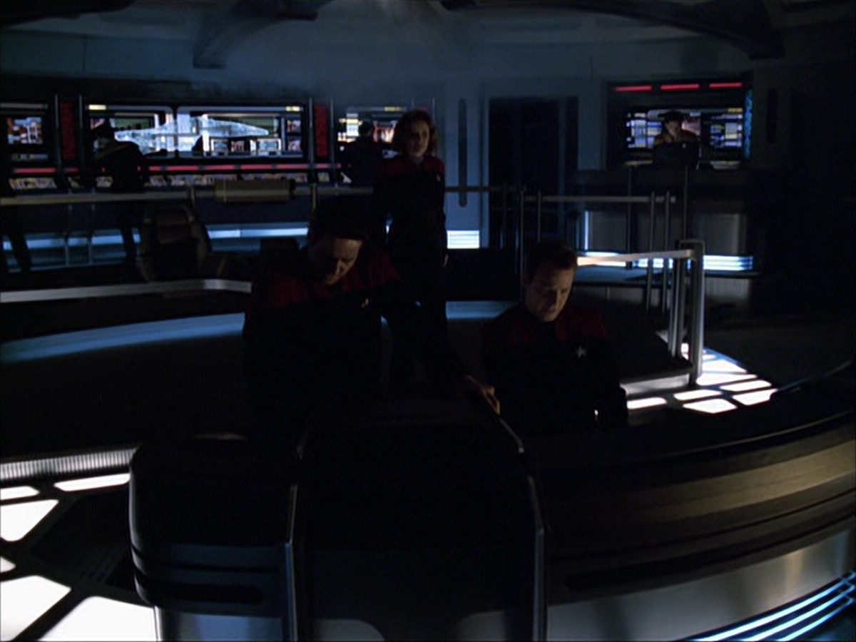 extant_StarTrek_VOY_6x07-DragonsTeeth_03492.jpg
