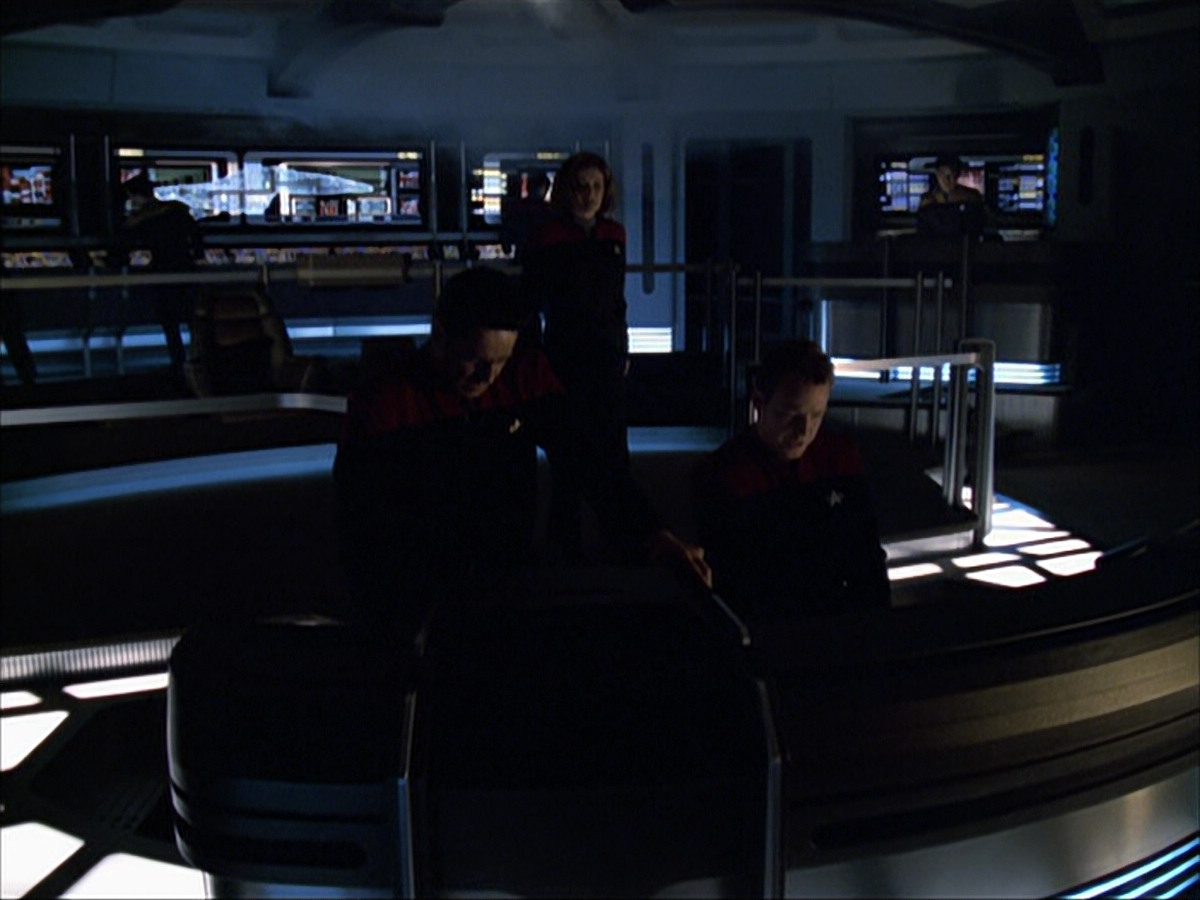 extant_StarTrek_VOY_6x07-DragonsTeeth_03493.jpg