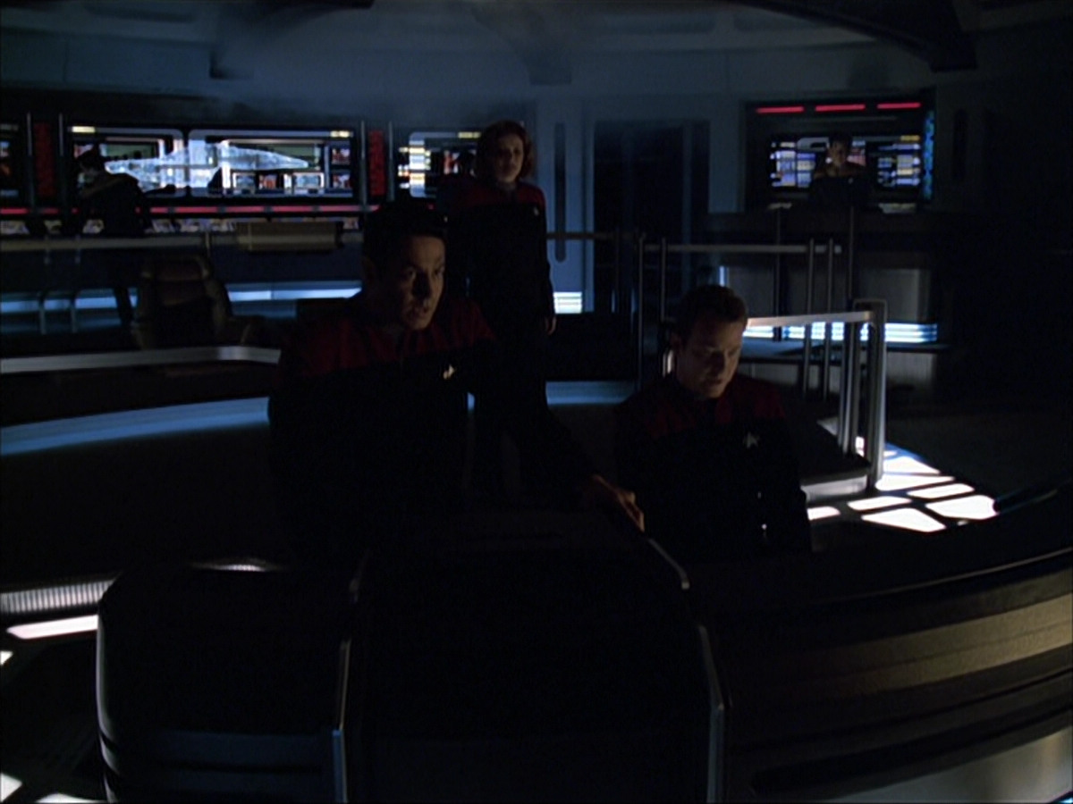 extant_StarTrek_VOY_6x07-DragonsTeeth_03495.jpg