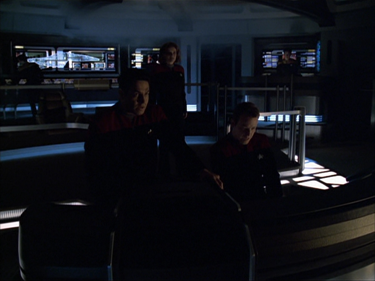 extant_StarTrek_VOY_6x07-DragonsTeeth_03496.jpg