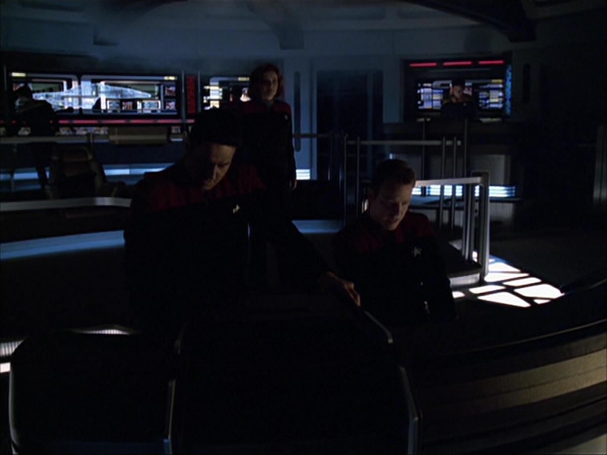 extant_StarTrek_VOY_6x07-DragonsTeeth_03497.jpg