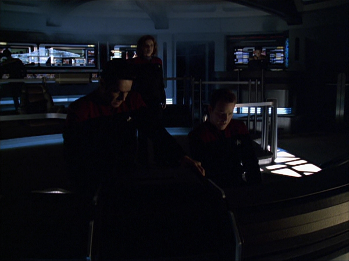 extant_StarTrek_VOY_6x07-DragonsTeeth_03498.jpg