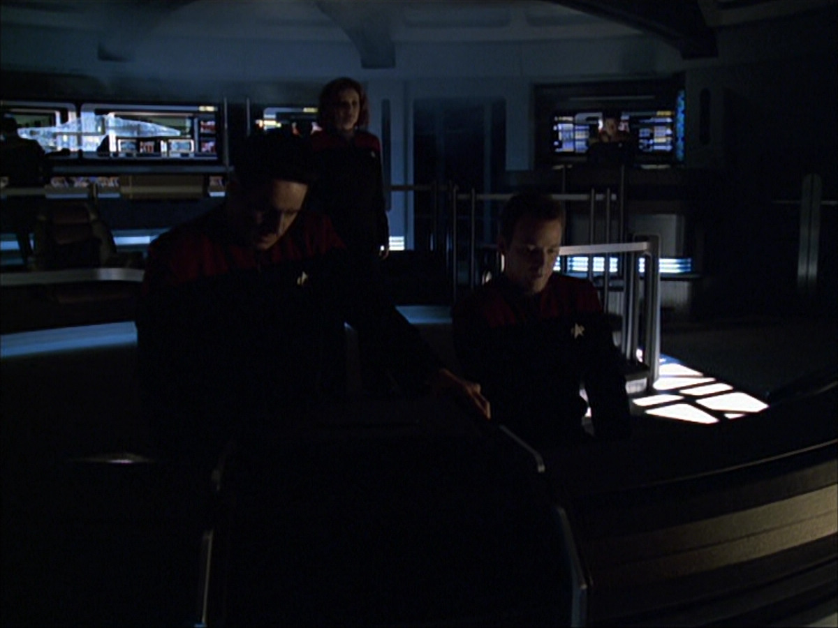 extant_StarTrek_VOY_6x07-DragonsTeeth_03499.jpg