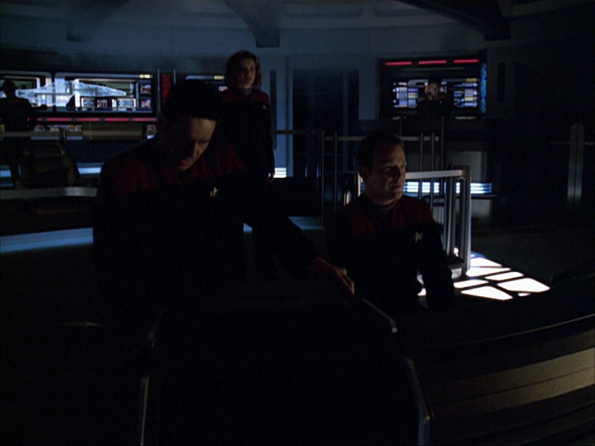extant_StarTrek_VOY_6x07-DragonsTeeth_03500.jpg