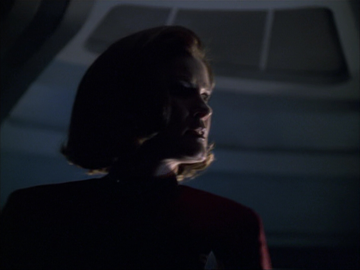 extant_StarTrek_VOY_6x07-DragonsTeeth_03503.jpg