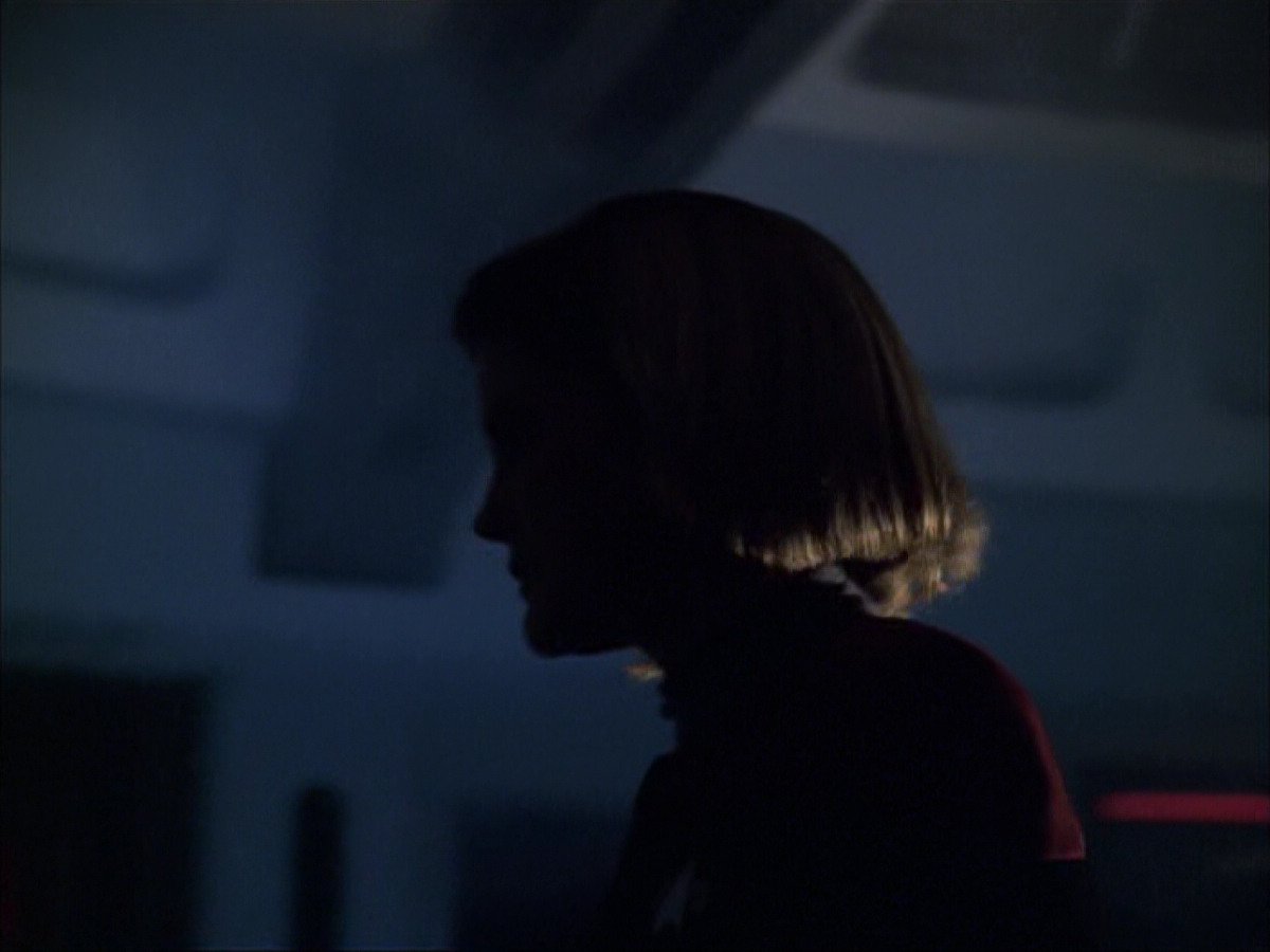 extant_StarTrek_VOY_6x07-DragonsTeeth_03504.jpg