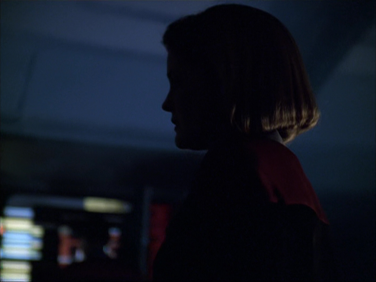 extant_StarTrek_VOY_6x07-DragonsTeeth_03505.jpg