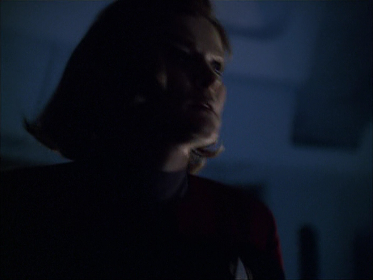 extant_StarTrek_VOY_6x07-DragonsTeeth_03506.jpg