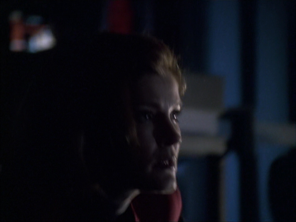 extant_StarTrek_VOY_6x07-DragonsTeeth_03507.jpg
