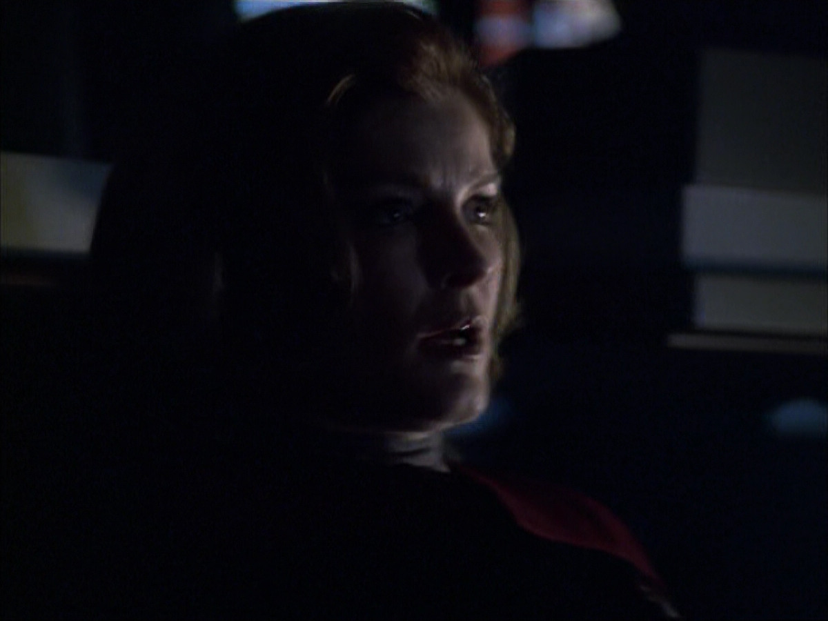 extant_StarTrek_VOY_6x07-DragonsTeeth_03508.jpg