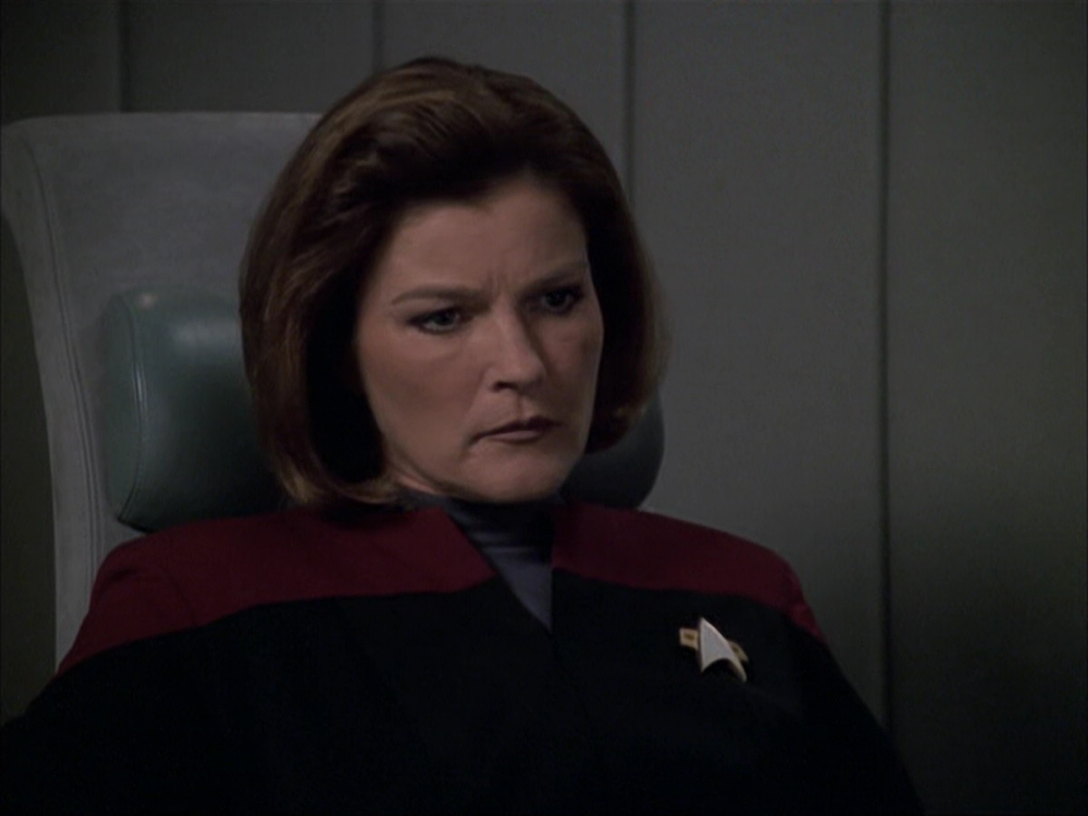 extant_StarTrek_VOY_6x07-DragonsTeeth_03544.jpg