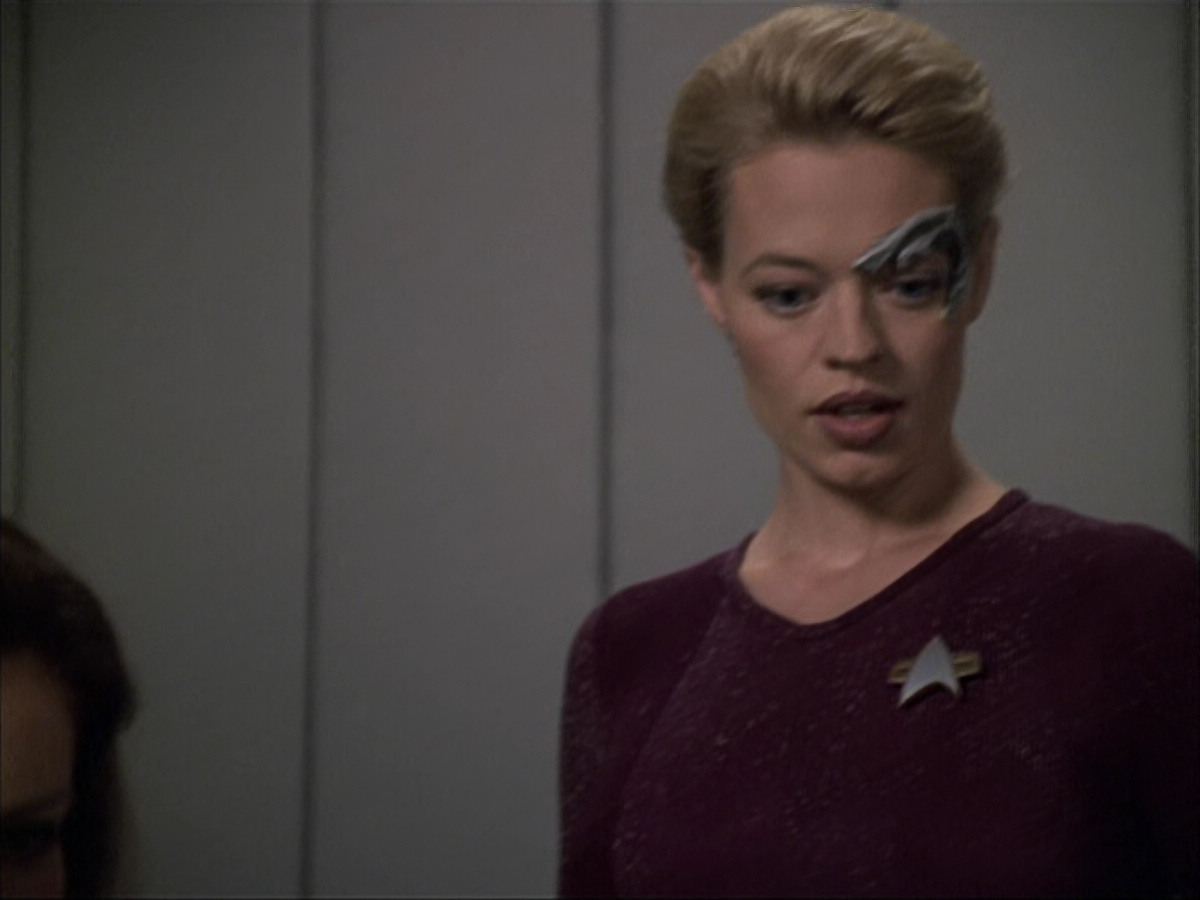 extant_StarTrek_VOY_6x07-DragonsTeeth_03548.jpg