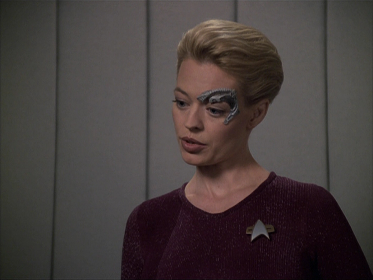 extant_StarTrek_VOY_6x07-DragonsTeeth_03559.jpg
