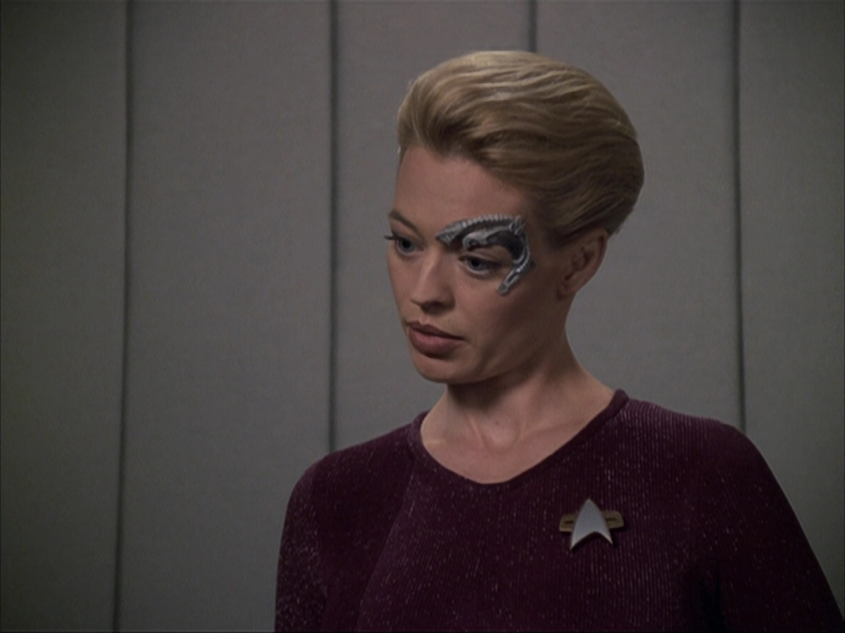 extant_StarTrek_VOY_6x07-DragonsTeeth_03560.jpg